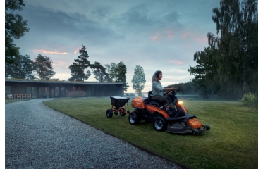 R216T AWD + CombiClip 103 Husqvarna - Parkovna Rider kosilnica